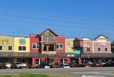 three bears general store in pigeon forge