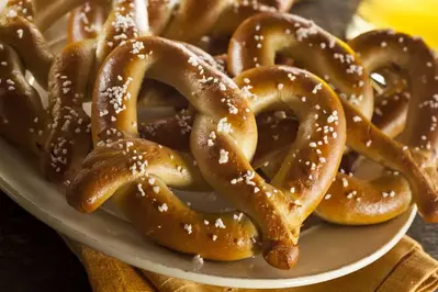 soft pretzels with salt