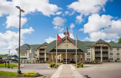 The exterior of the Lodge at Five Oaks in Sevierville TN.