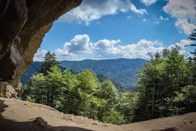 alum cave trail in the smoky mountains