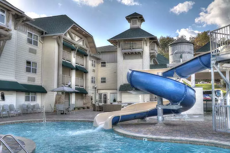 swimming pool at The Lodge at Five Oaks