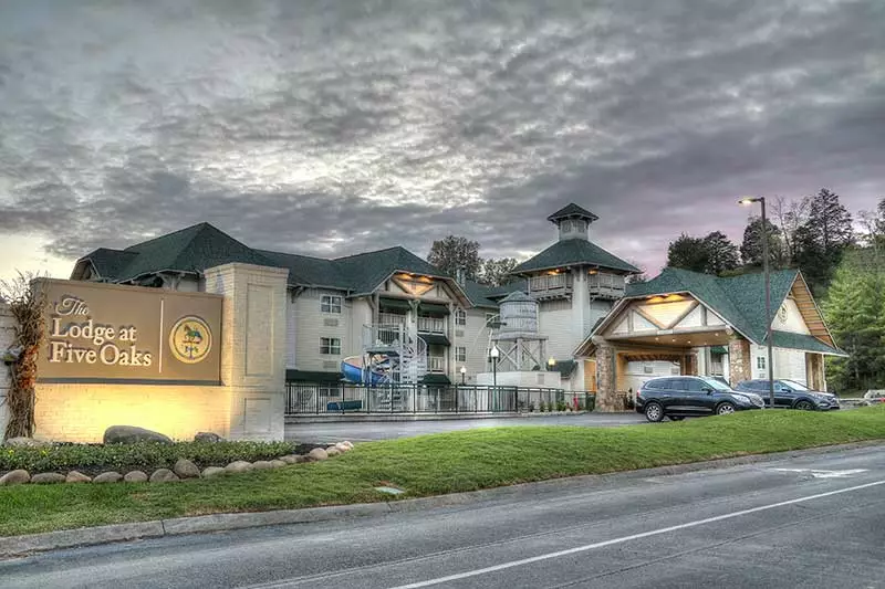 The exterior of The Lodge at Five Oaks in Sevierville TN.