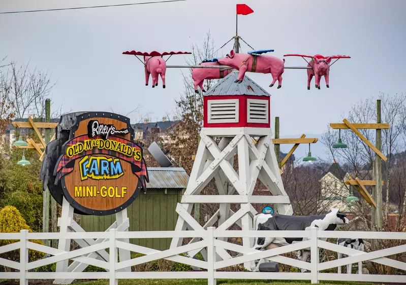 ripley’s old macdonald’s farm mini-golf